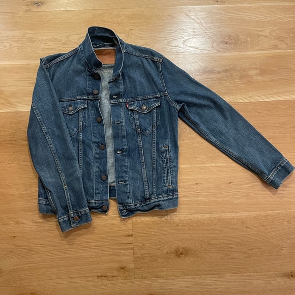 Levi’s MEDIUM Denim Trucker Jacket